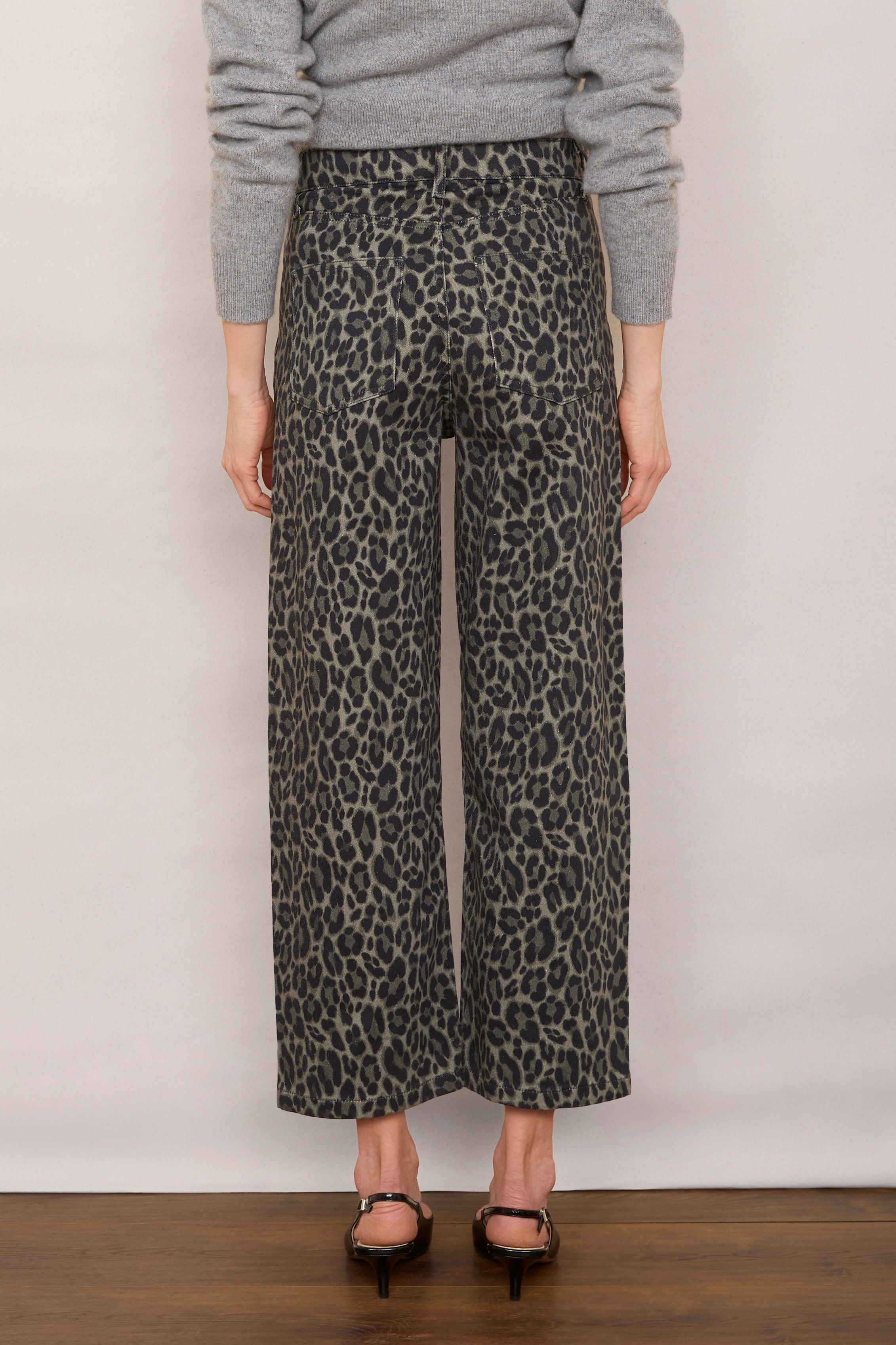 Lula Barrel Jean - Khaki Leopard – WYSE London