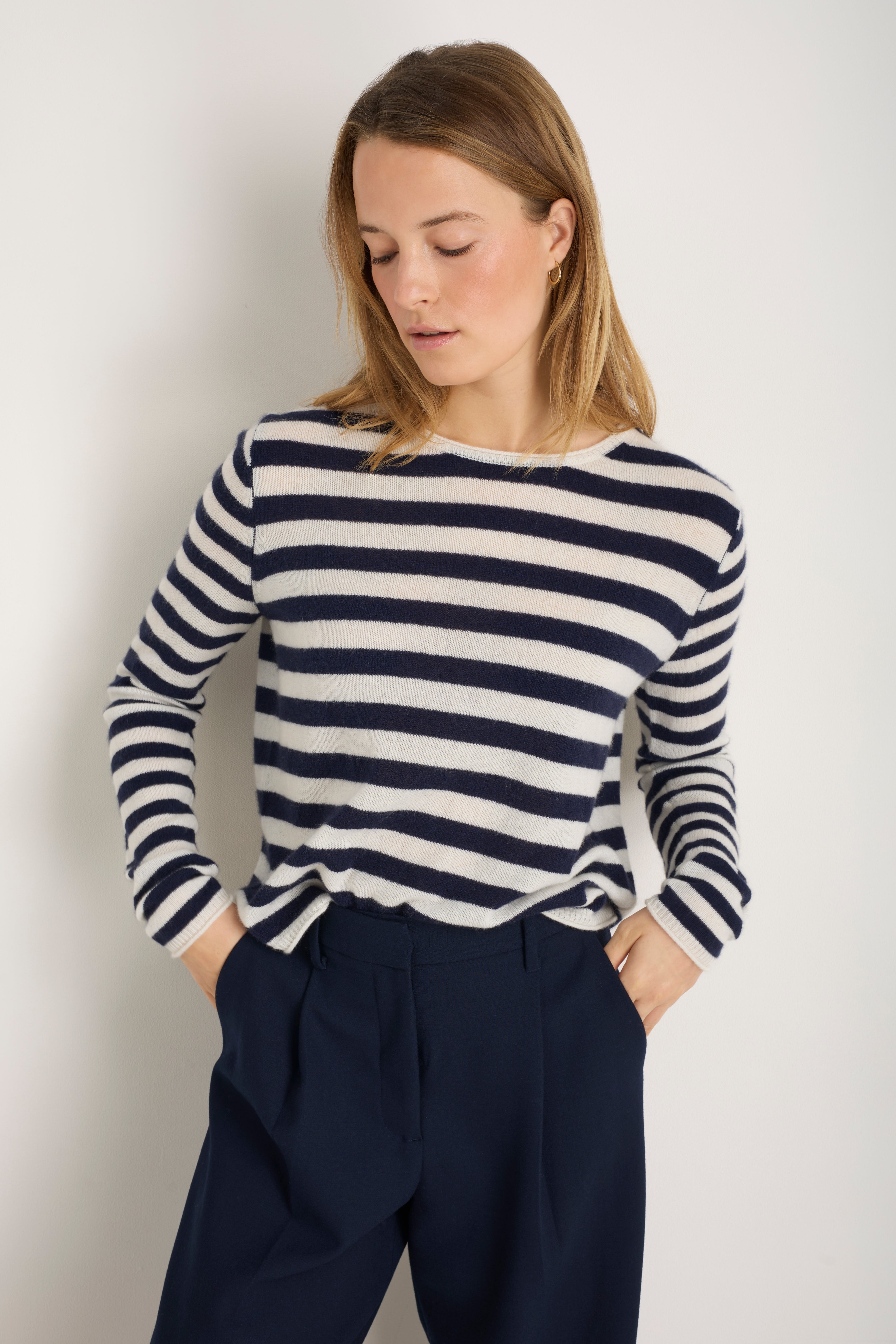 Chrissie Cashmere Jumper - Ecru/Midnight Stripe – WYSE London
