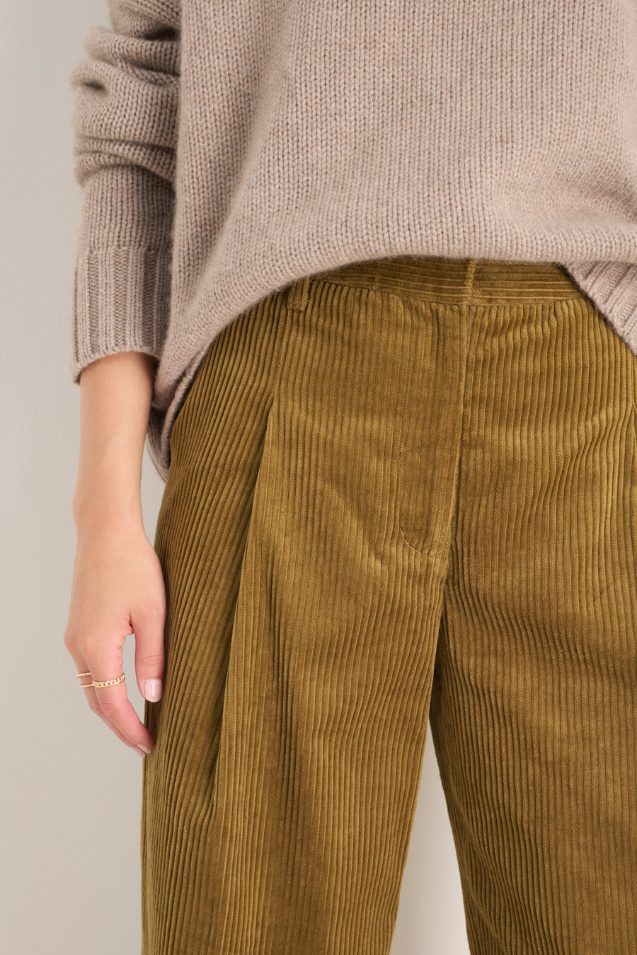 DB X Wyse Pleat Cord Trouser - Dark Chartreuse