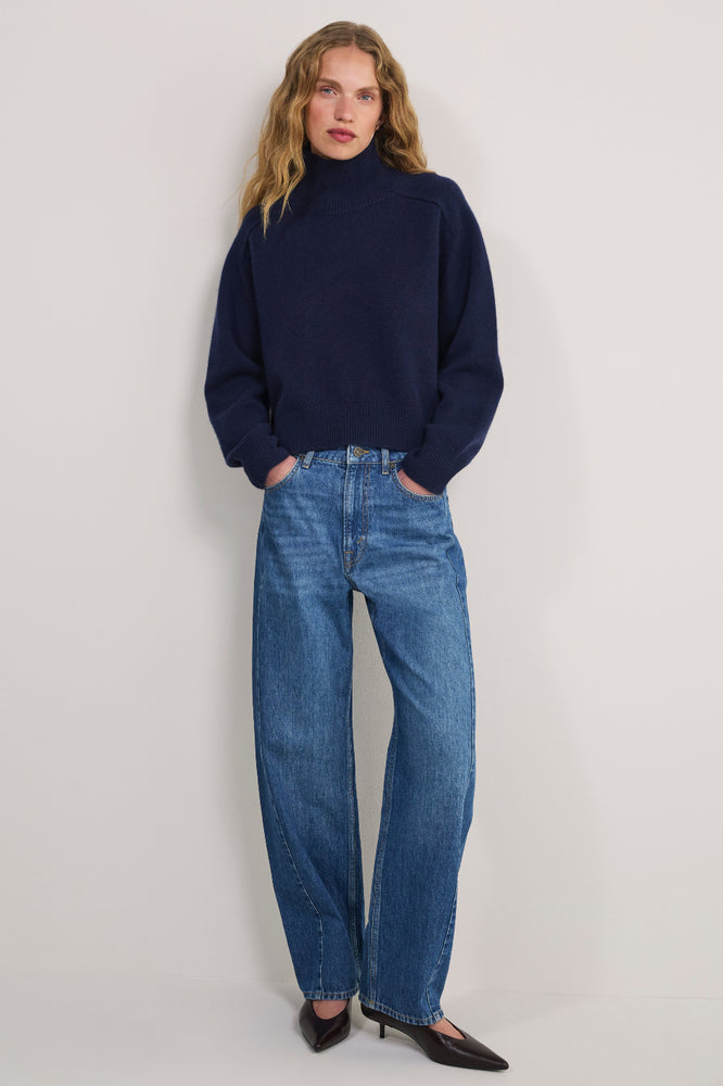 Elsie Barrel Leg Jean - Mid Wash