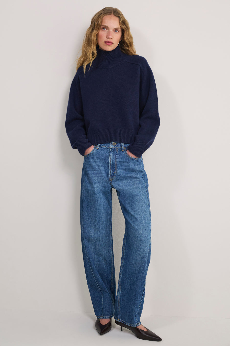 Elsie Barrel Leg Jean - Mid Wash