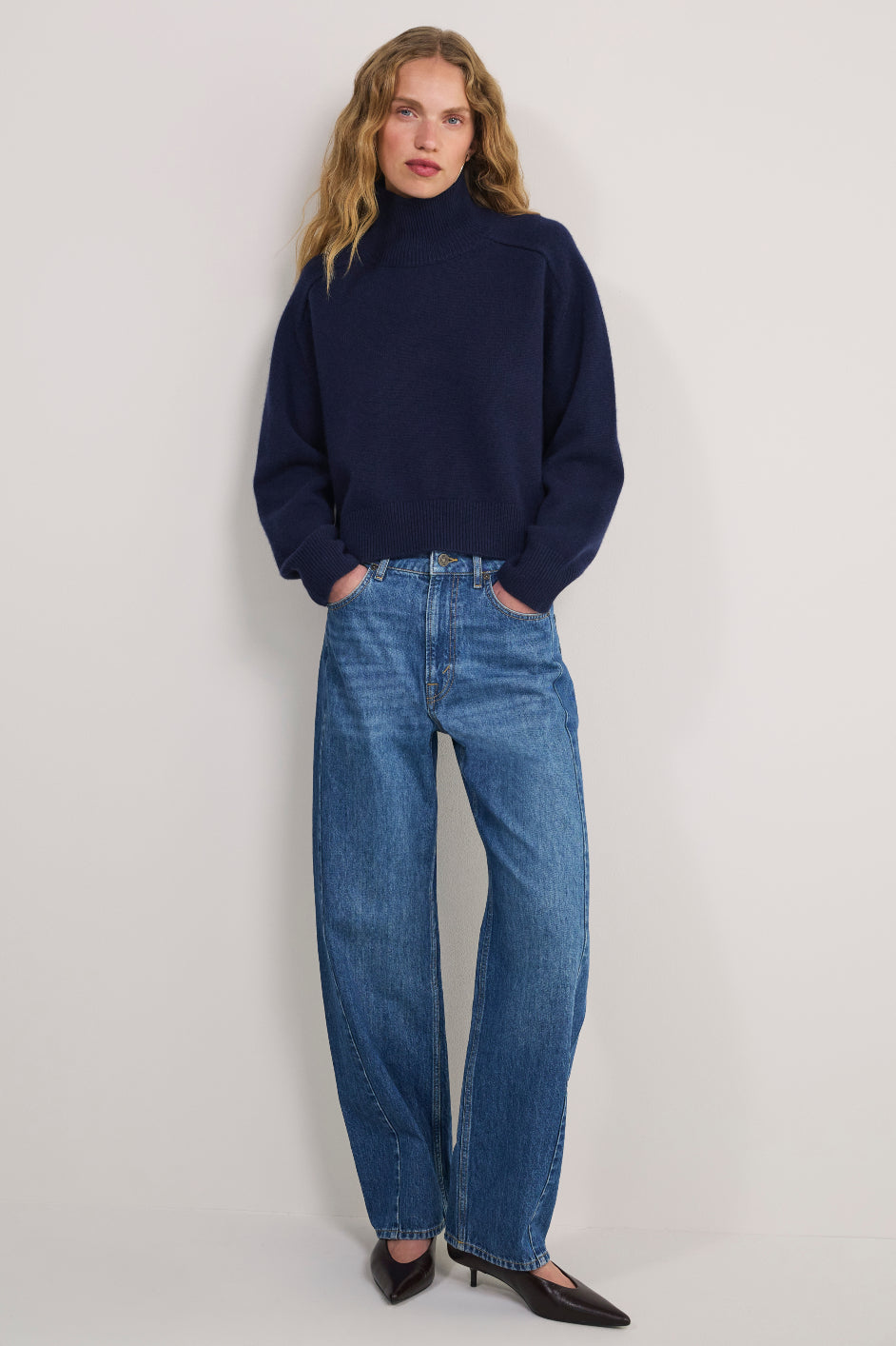 Elsie Barrel Leg Jean - Mid Wash