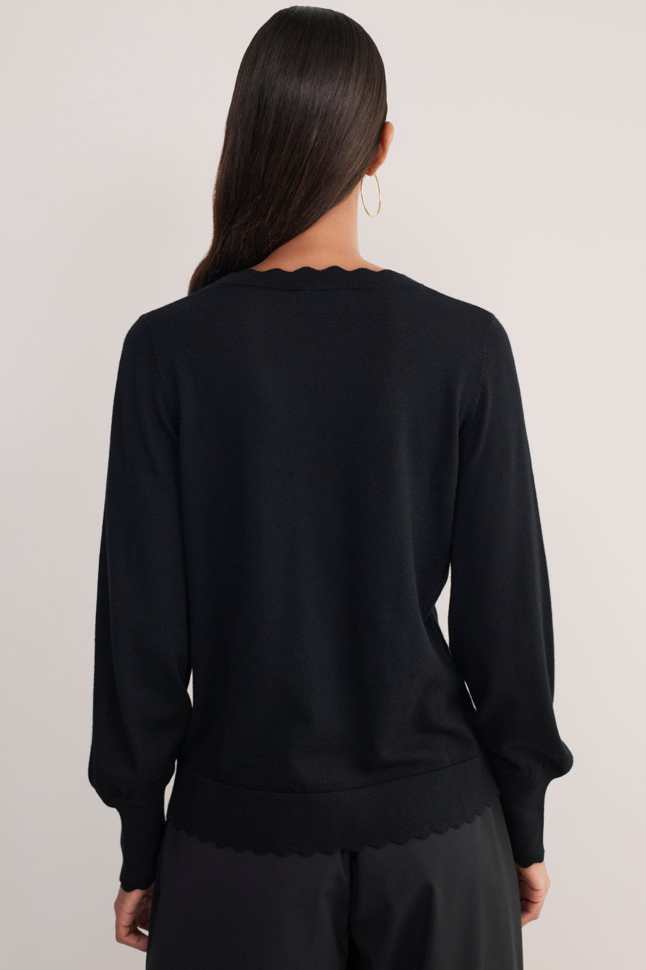 Fleurine Scallop V-Neck Jumper - Black