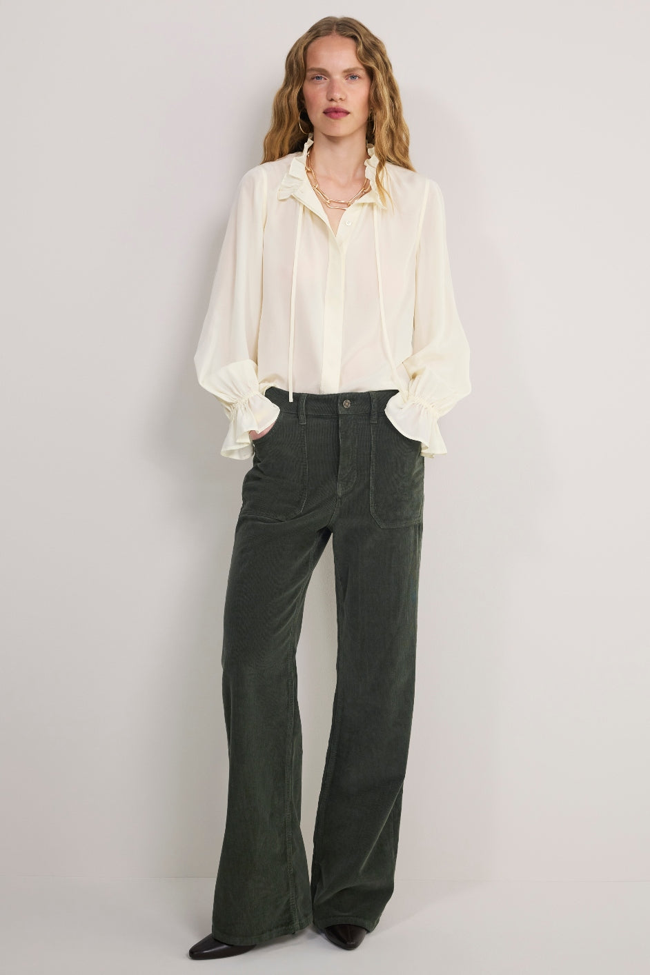 Flossie Carpenter Flare Cord Trouser - Olive