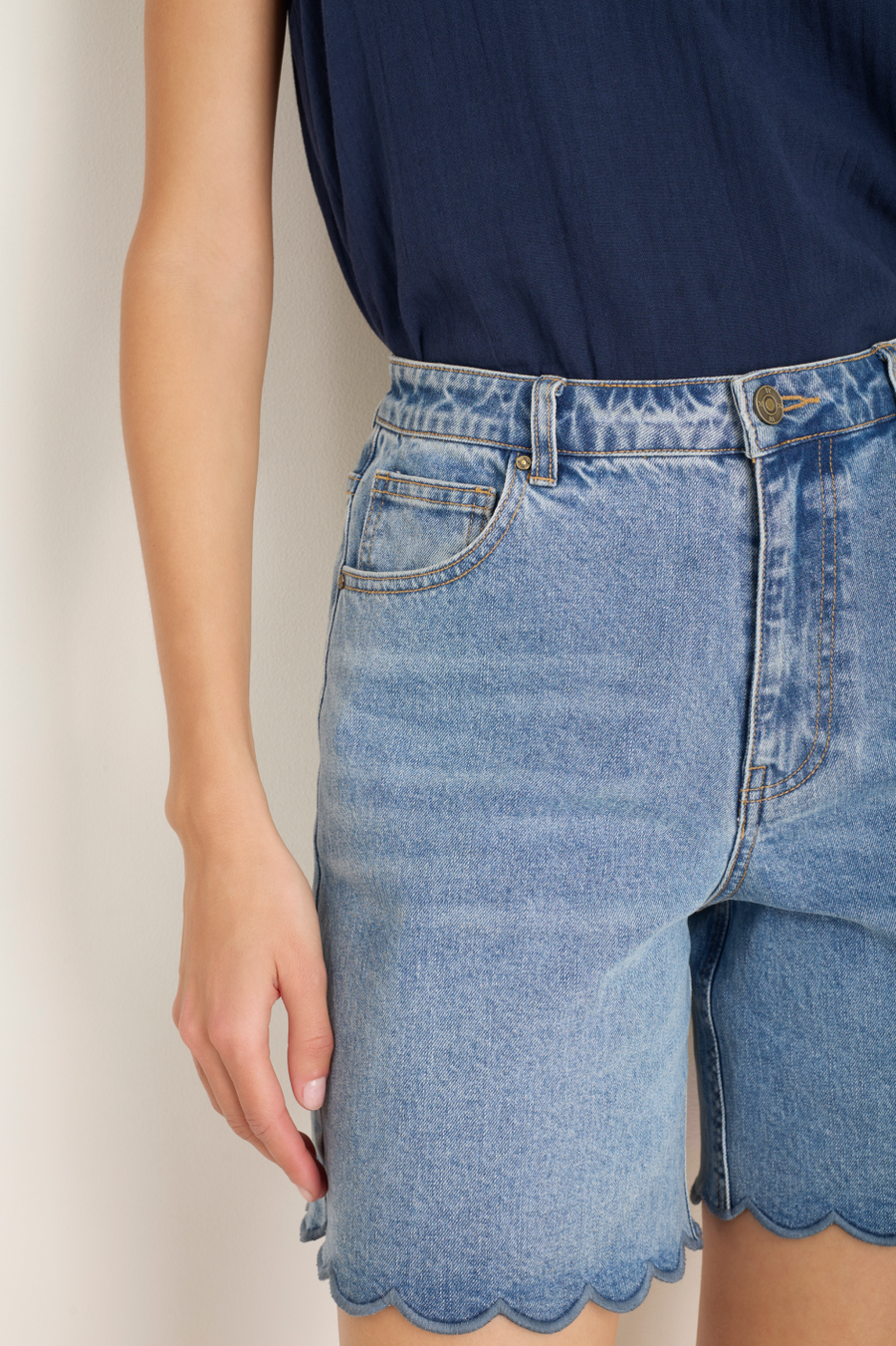 Brielle Long Scallop Short - Mid Wash