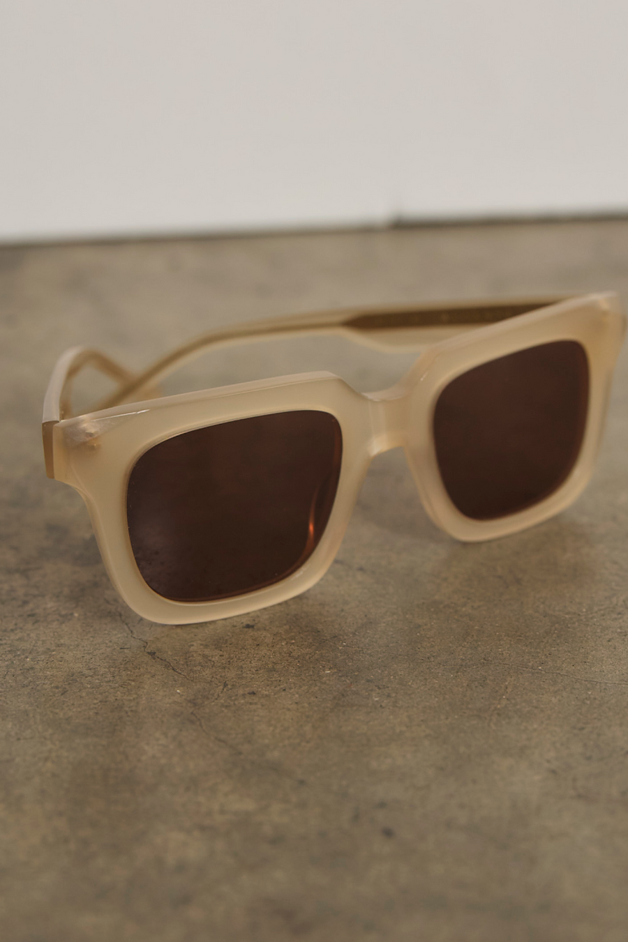 WYSE x Finlay Henrietta Sunglasses - Nude