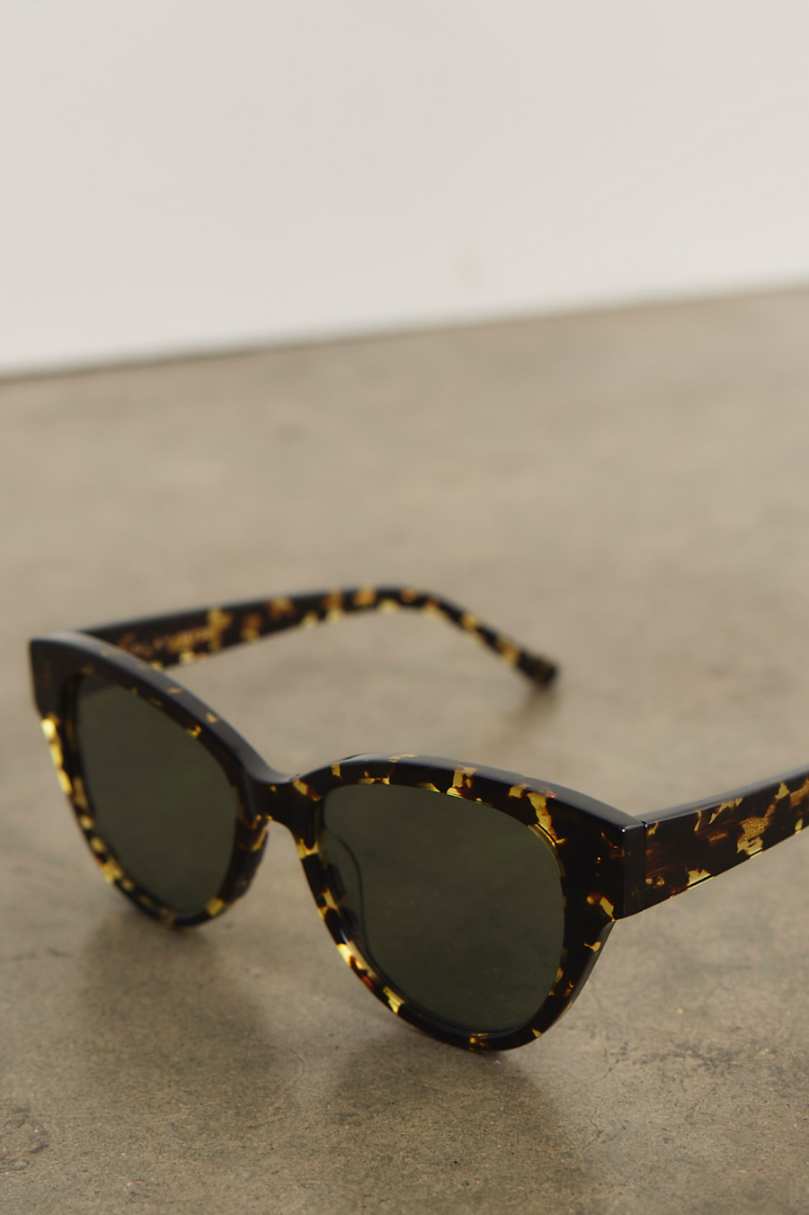 WYSE x Finlay Henrietta Sunglasses - Turtle
