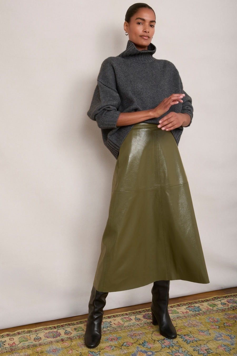 Lateisha Faux Leather Skirt Olive Patent – WYSE London