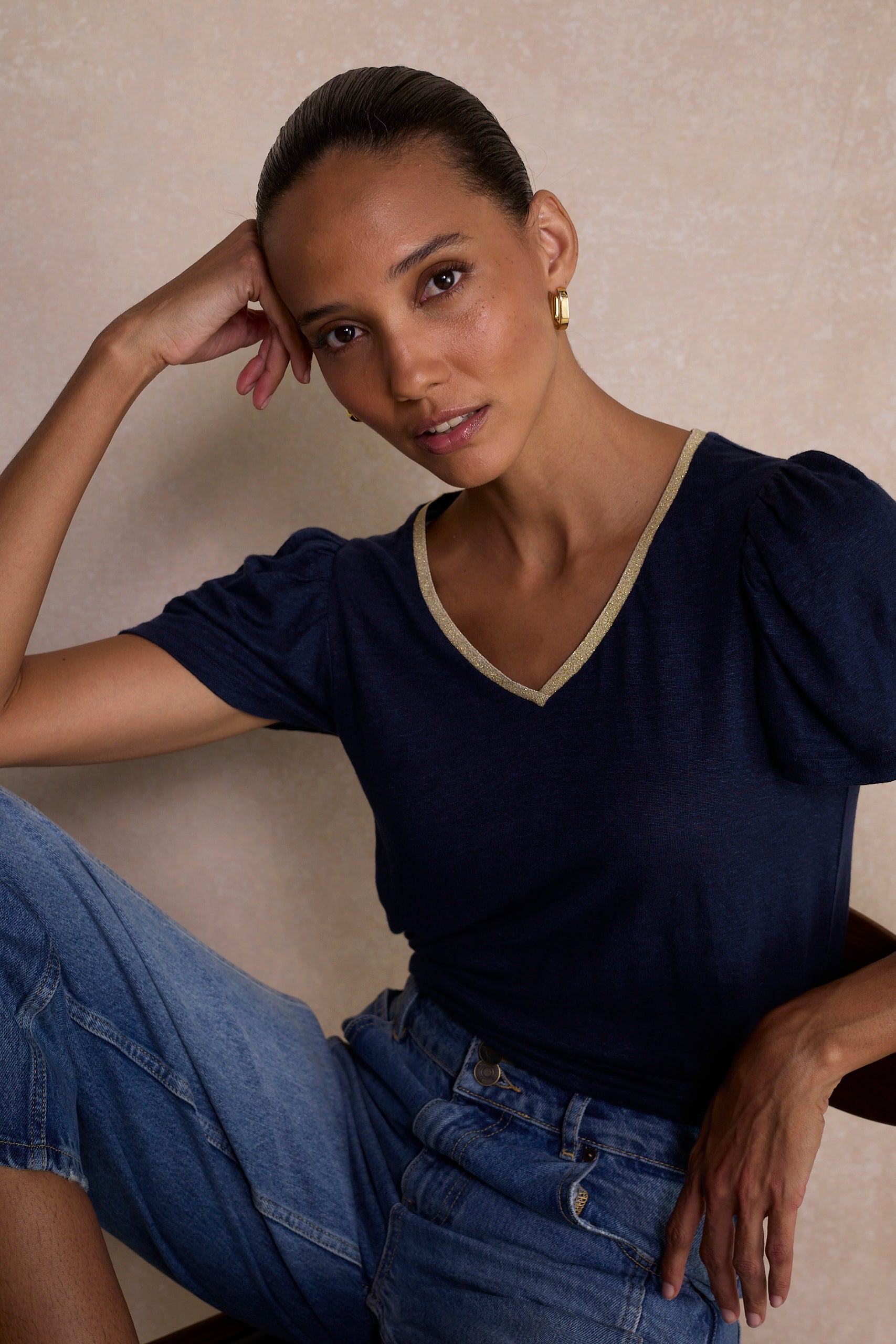 Lily Linen V-Neck Tee - Midnight