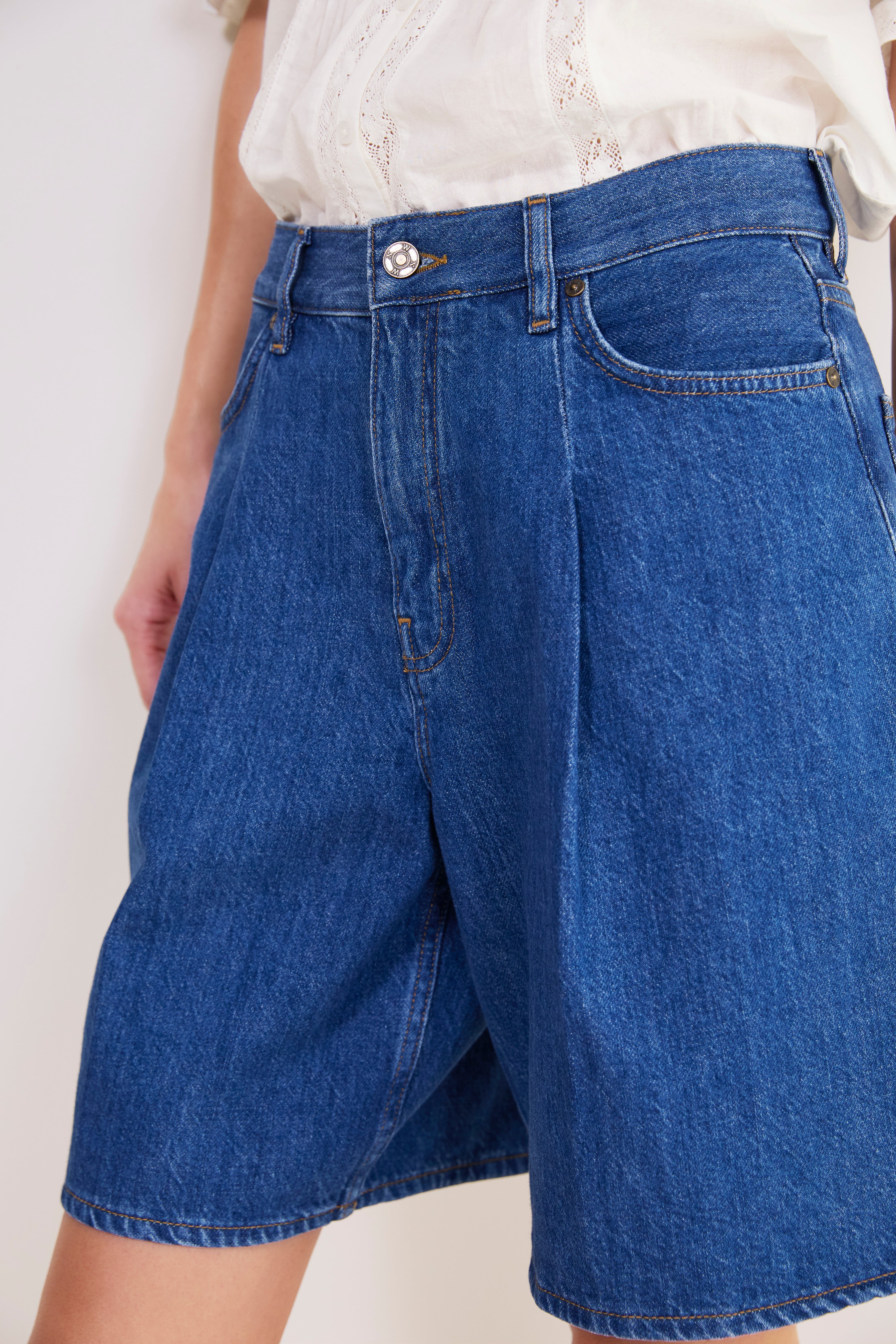 Lula Pleat Front Denim Long Short - Mid Wash