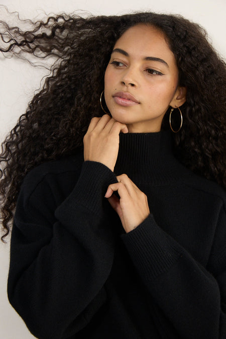 Luna Curved Hem Jumper - Black