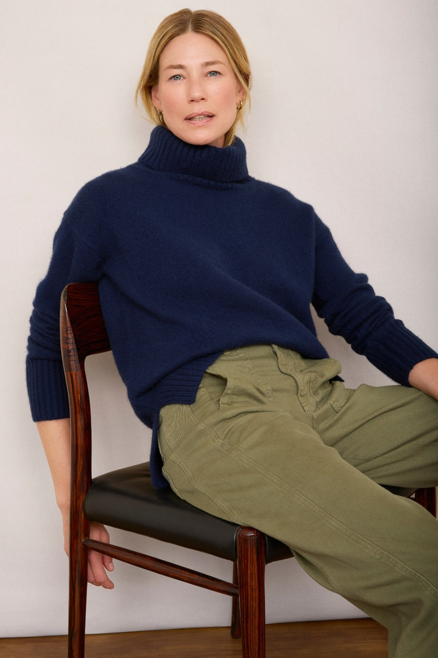 Nadia Funnel Neck Jumper Midnight – WYSE London