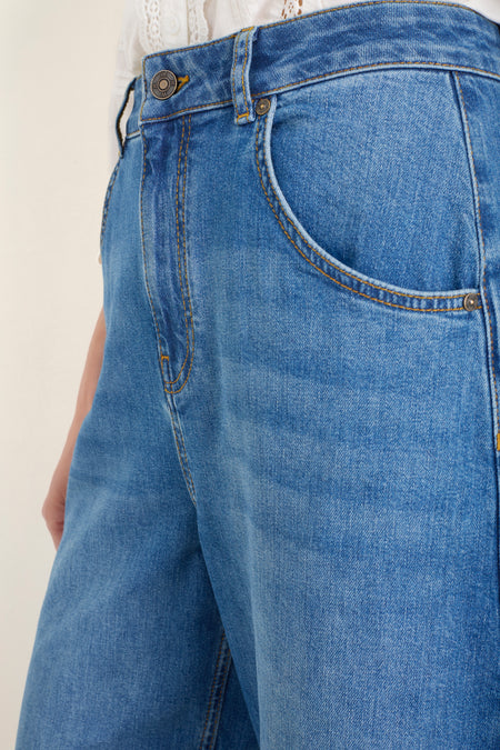 Piper Comfort Barrel Jean - Mid Wash