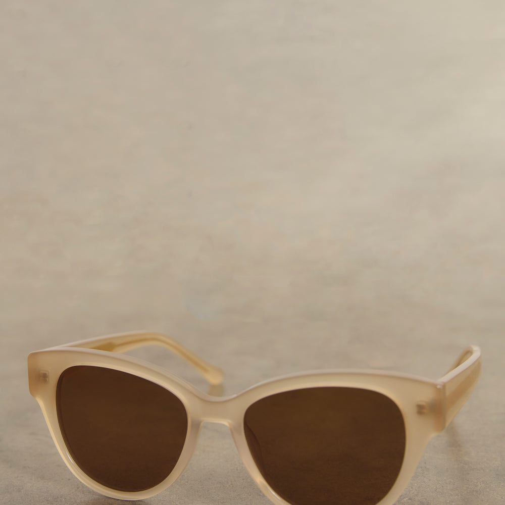 WYSE x FINLAY Henrietta Sunglasses - Nude