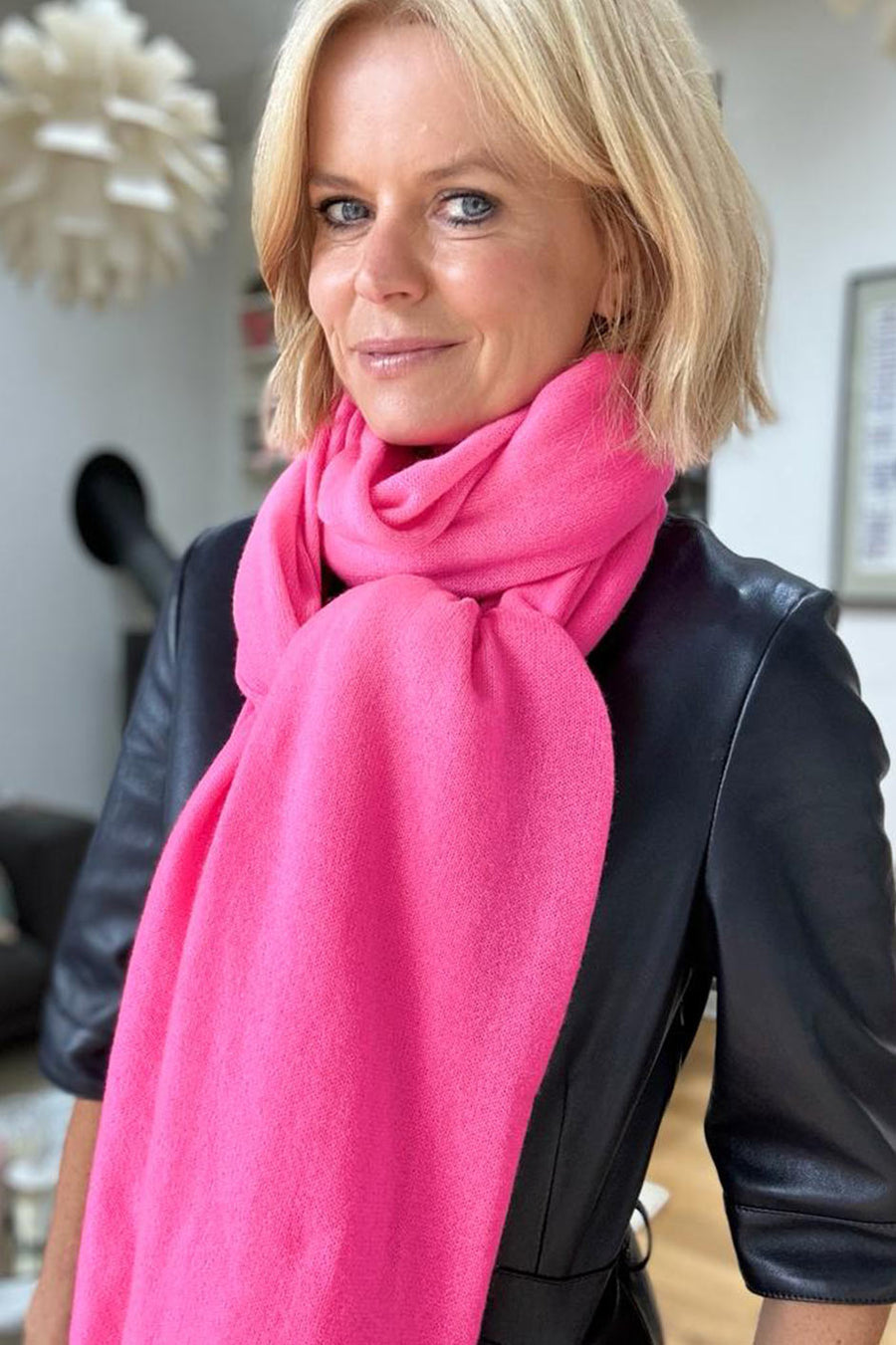 Mathilde Cashmere Scarf - Neon Pink